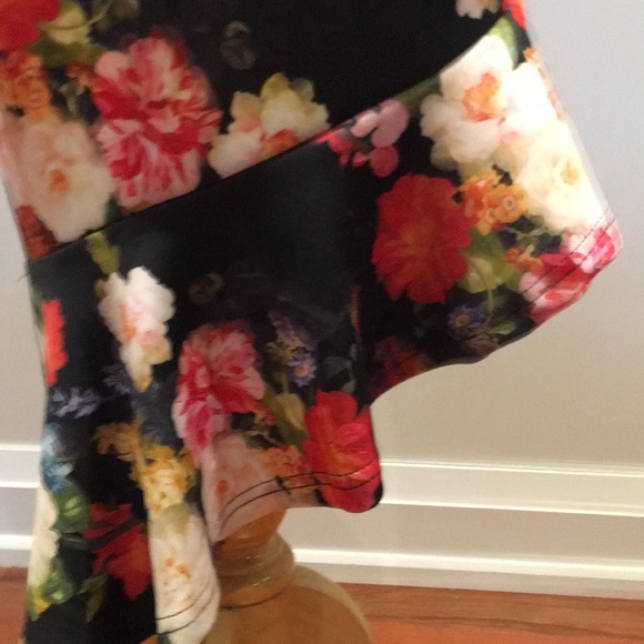 One shoulder Floral dress size small NWOT - Picture 6 of 11